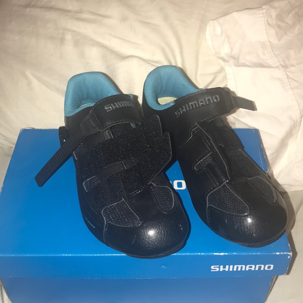 Brand New Cycle Shoes with clips!
